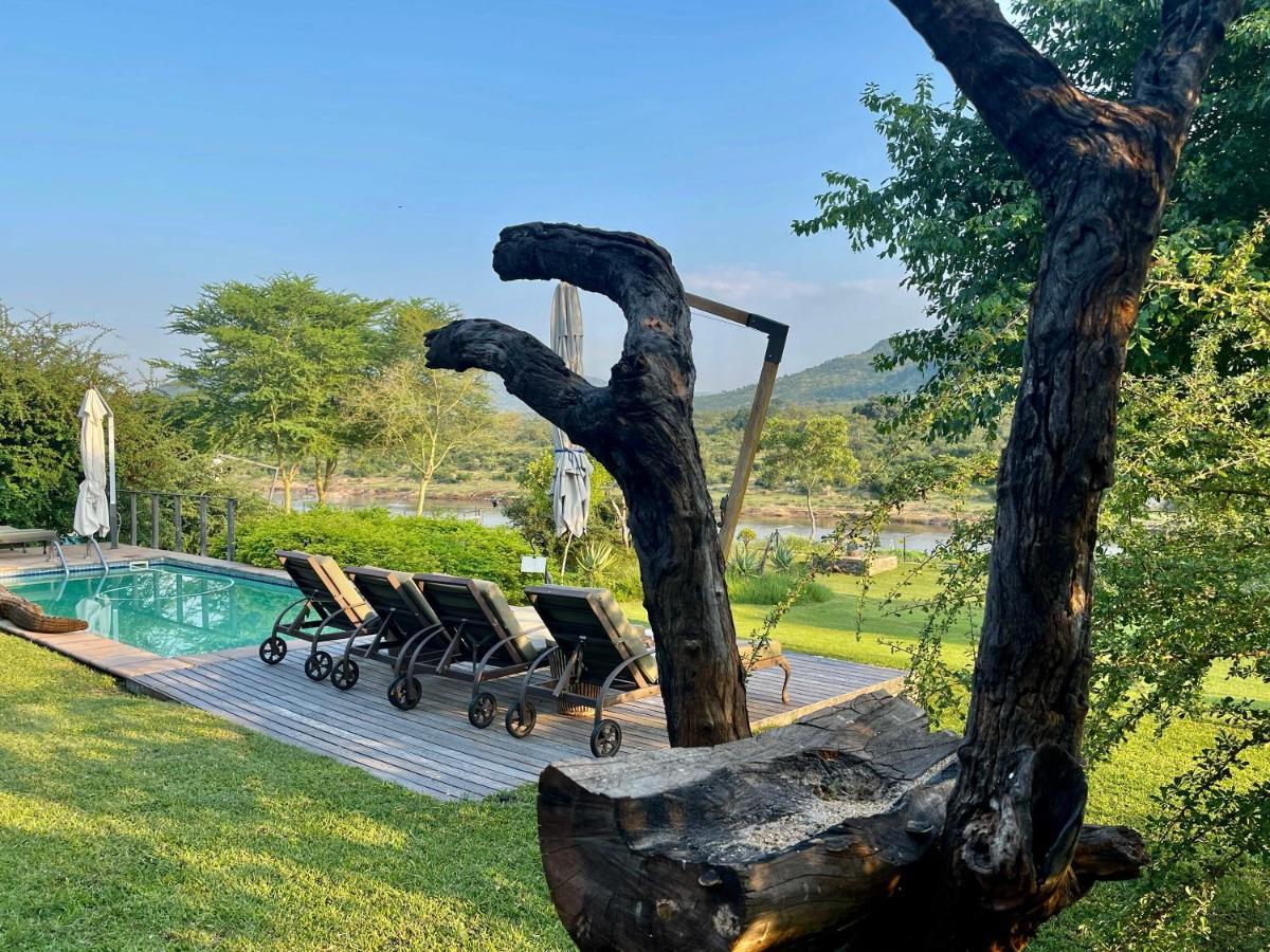 Kambaku River Lodge *